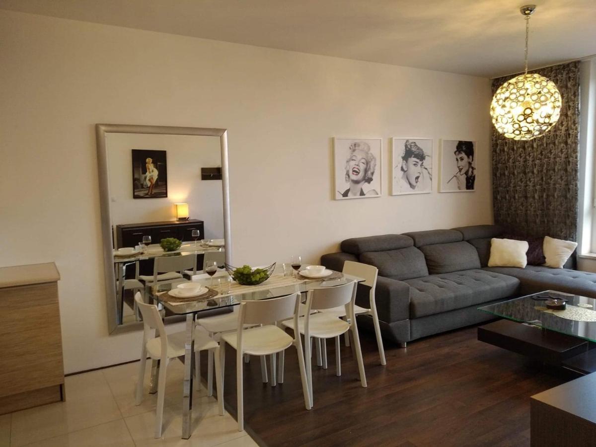 Sunny Penthouse With Roof Gardens Overlooking The Warsaw Palace Of Culture Pruszków Buitenkant foto